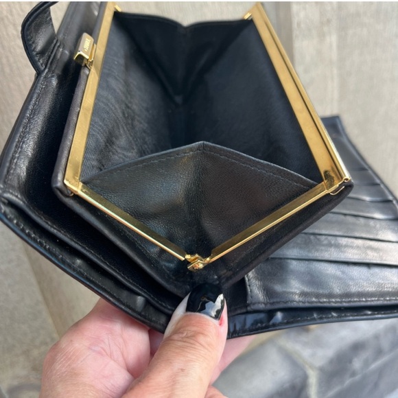 Authentic Vintage CHANEL French Purse - Black Patin Leather 1994-1996 - Picture 7 of 11